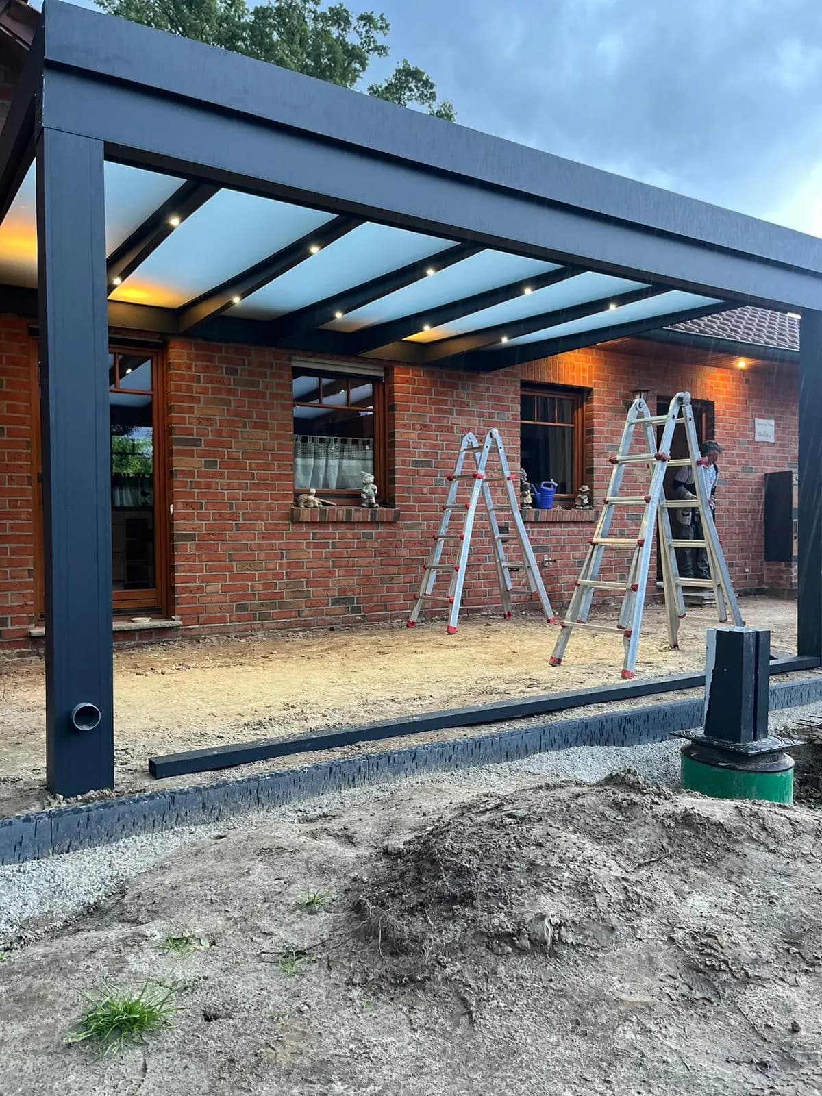 Terrassendach mit LED-Beleuchtung